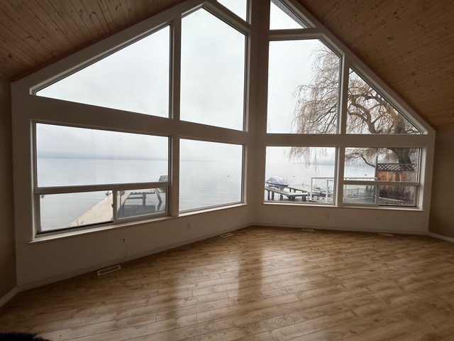 Living room before renovation